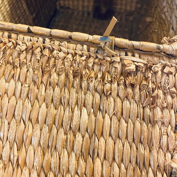 SOLD🌟2xHP🌟VTG 60s Woven Raffia Covered Picnic Basket - Picture 7 of 11